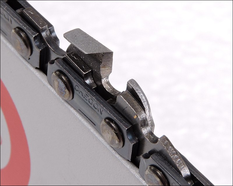 Close-up of the teeth on an Oregon chainsaw chain